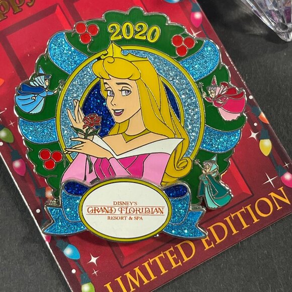 Aurora Disney Trading Pin Happy Holiday Princess Sleeping Beauty Badge Lapel Pin - Picture 2 of 7